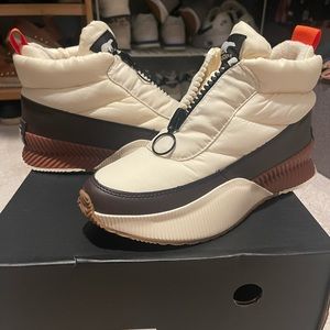 Sorel out and about puffy zip boot.